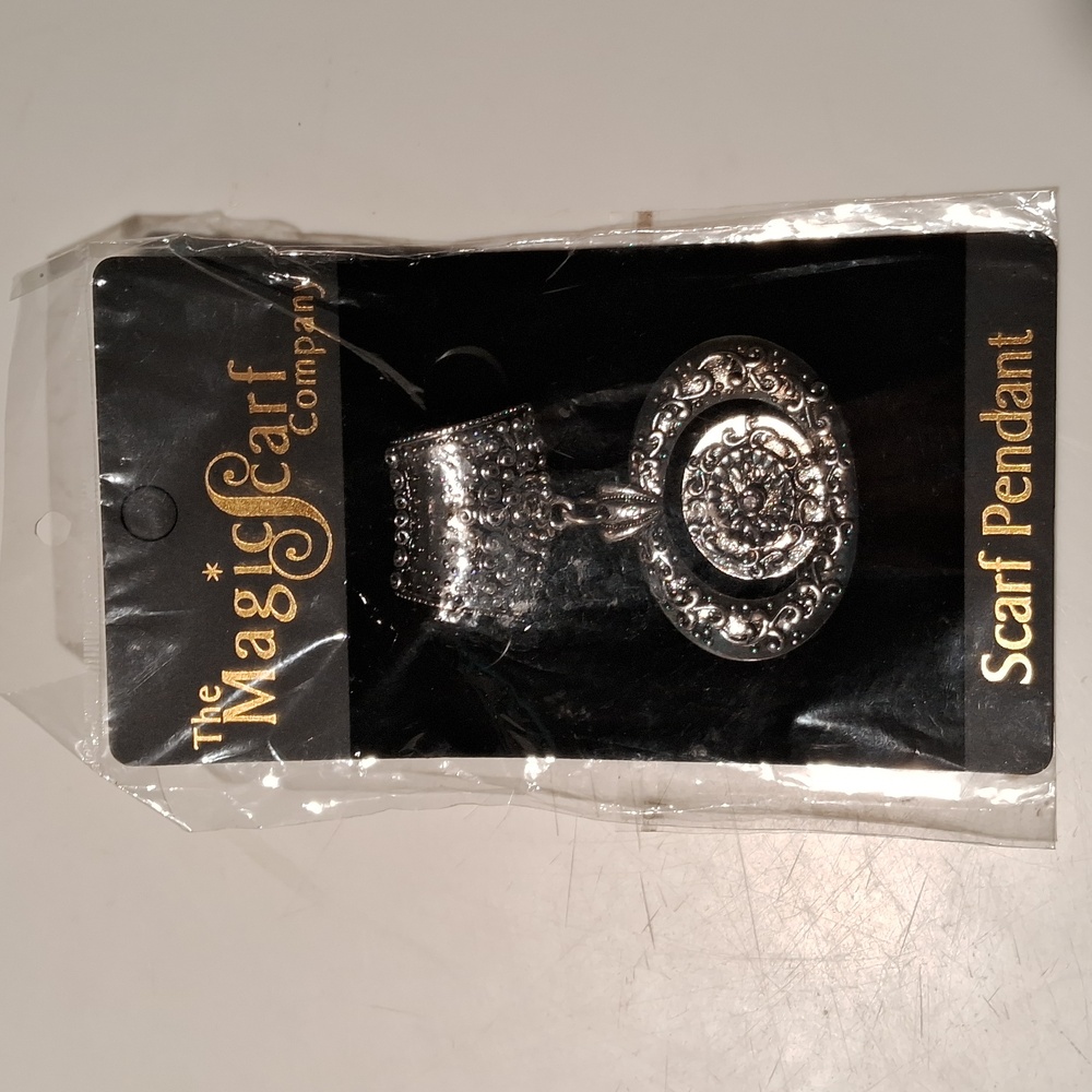 🆕️ The magic scarf company silver scarf pendant